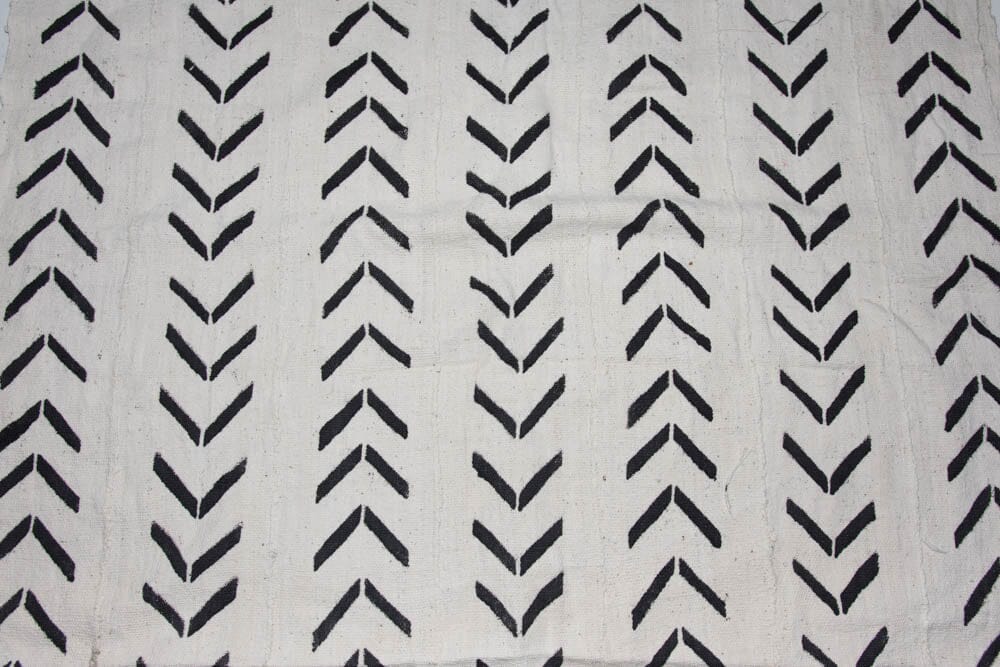 MC201 - Authentic Handcrafted Mali Mudcloth Fabric, Black and White 'herringbone' - Tess World Designs