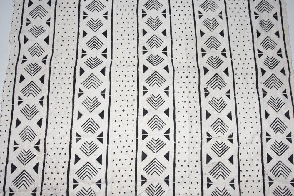 MC278 - Handwoven Bogolanfini Handcrafted Mali Mudcloth Fabric, Black and White - Tess World Designs